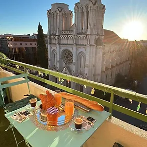 studio-sur-lavenue-jean-medecin.fr-provencehotel.com/